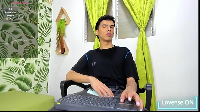 SEANTROYY online show from February 2025 04:01:02 AM