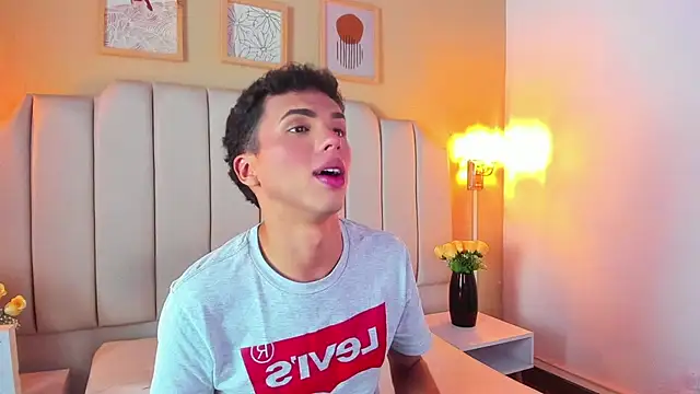 SEANTROYY online show from October 2025 04:13:01 AM