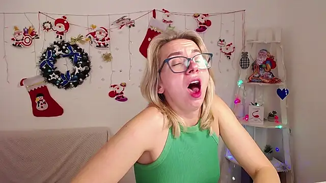 Snapshot of VasilisaSii chatting on December 2024 12:47:02 PM VasilisaSii online show from December 2024 12:47:02 PM