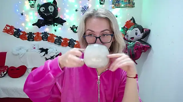 Snapshot of VasilisaSii chatting on October 2025 05:10:02 AM VasilisaSii online show from October 2025 05:10:02 AM