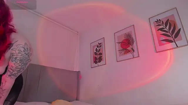 Whitekitty-exe online show from January 2025 10:58:02 PM