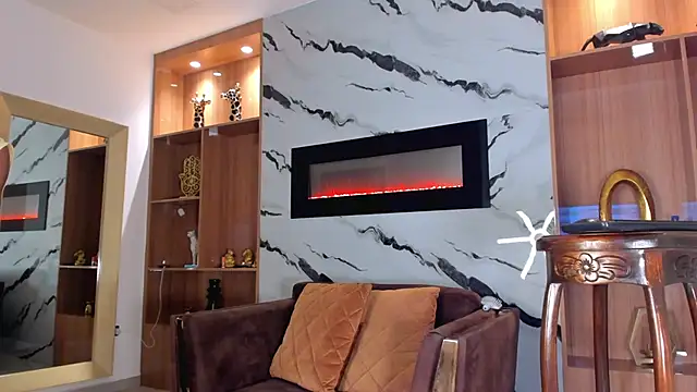 Keila Mendoza online show from November 2025 05:08:02 AM