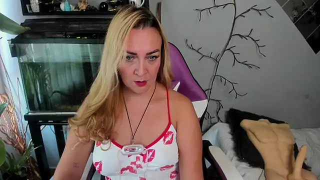 Snapshot of karen_mature69 chatting on September 2025 12:59:02 PM karen mature69 online show from September 2025 12:59:02 PM