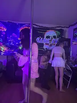 NovaLove2002 online show from April 2026 04:32:01 AM