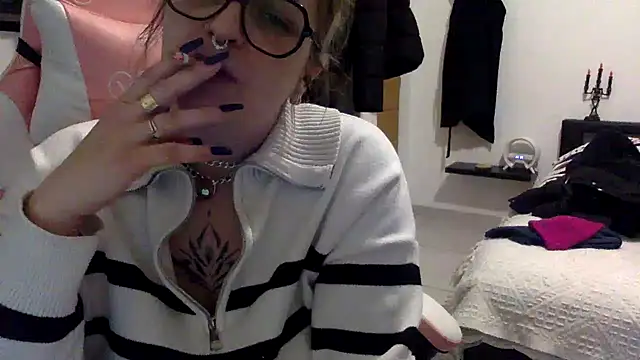 Snapshot of vanillesoumise chatting on February 2025 08:42:01 PM vanillesoumise online show from February 2025 08:42:01 PM