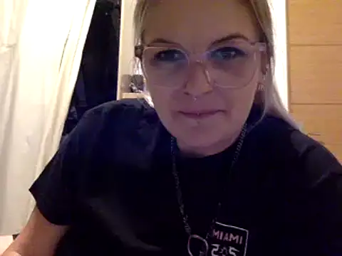 Snapshot of vanillesoumise chatting on September 2025 07:13:02 PM vanillesoumise online show from September 2025 07:13:02 PM