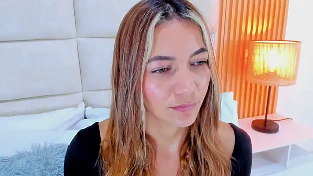 Mia Malkovaa  online show from May 2026 03:07:01 PM