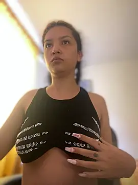 baby lizy online show from December 2025 01:51:01 PM