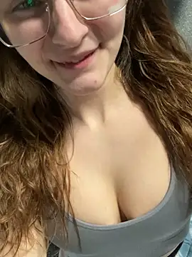 Snapshot of psilybaby chatting on March 2025 05:18:02 AM psilybaby online show from March 2025 05:18:02 AM