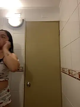 Snapshot of WhiteWomen chatting on November 2025 01:48:02 AM WhiteWomen online show from November 2025 01:48:02 AM