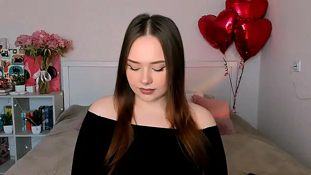 LittleKiitten online show from May 2026 02:36:02 PM