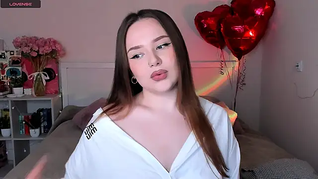 LittleKiitten online show from May 2026 02:47:02 PM
