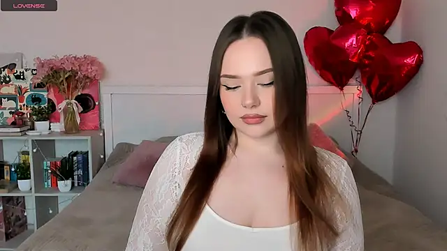LittleKiitten online show from May 2026 02:35:02 PM