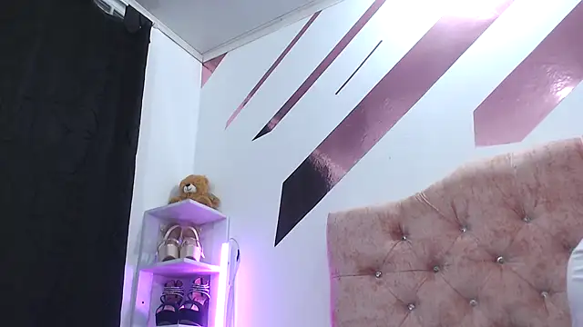 Snapshot of Kitten_Hot_ chatting on October 2025 01:23:01 AM Kitten Hot online show from October 2025 01:23:01 AM