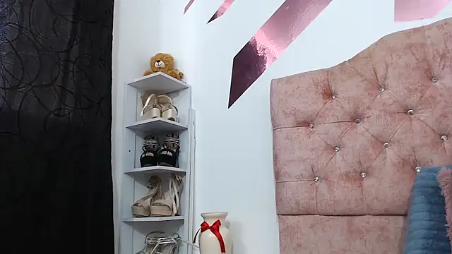 Snapshot of Kitten_Hot_ chatting on October 2025 11:42:01 AM Kitten Hot online show from October 2025 11:42:01 AM