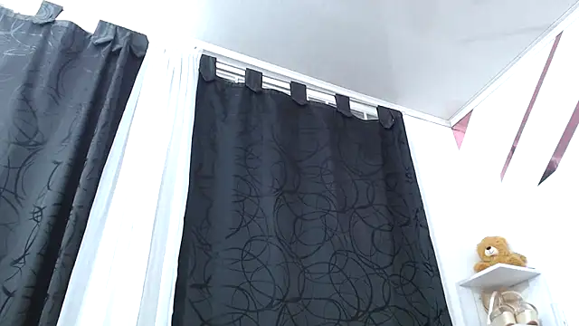 Snapshot of Kitten_Hot_ chatting on October 2025 03:29:01 AM Kitten Hot online show from October 2025 03:29:01 AM