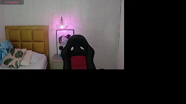 MAGNOLEROY online show from February 2025 07:49:01 PM