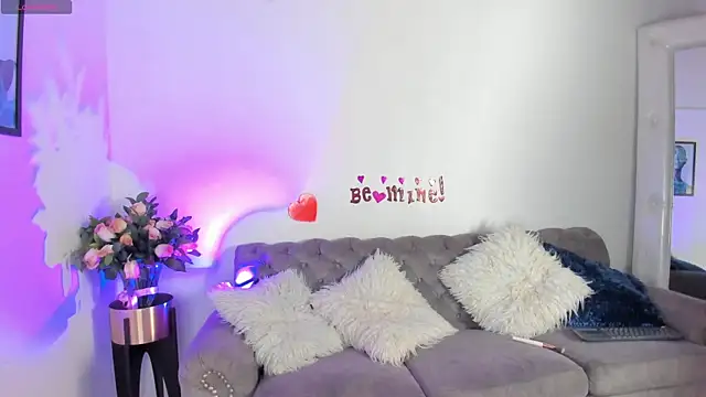 Snapshot of Sofi_Vasquez chatting on February 2025 09:54:01 PM Sofi Vasquez online show from February 2025 09:54:01 PM