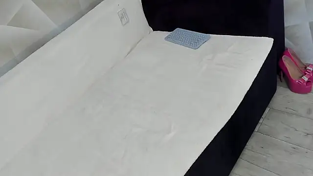 Snapshot of Sweet_Lanaaaaa chatting on September 2025 08:47:02 PM Sweet Lanaaaaa online show from September 2025 08:47:02 PM