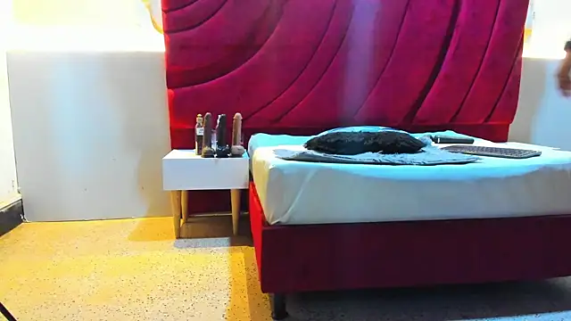 MAISE HILL1 online show from September 2025 01:13:01 PM