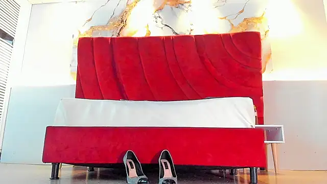 MAISE HILL1 online show from October 2025 01:08:02 PM