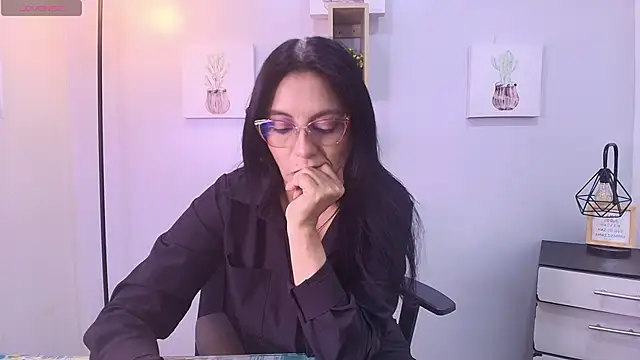 Snapshot of Zuzana21 chatting on April 2026 01:01:01 PM Zuzana21 online show from April 2026 01:01:01 PM