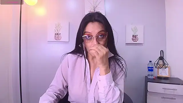 Snapshot of Zuzana21 chatting on April 2026 01:05:02 PM Zuzana21 online show from April 2026 01:05:02 PM