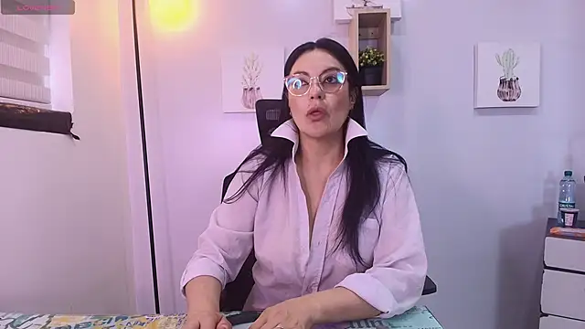 Snapshot of Zuzana21 chatting on May 2026 01:29:02 PM Zuzana21 online show from May 2026 01:29:02 PM
