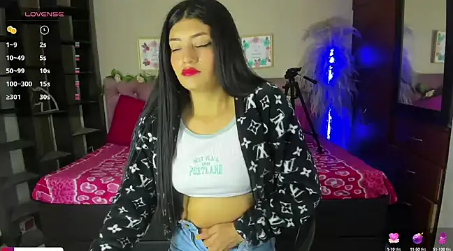 Lia Keen online show from February 2025 08:00:01 PM