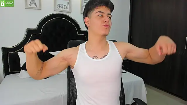 MaxxiCruz online show from February 2025 07:00:01 PM