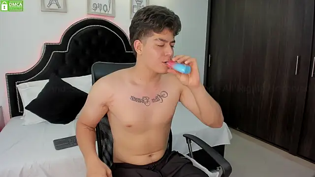 MaxxiCruz online show from February 2025 11:43:01 PM