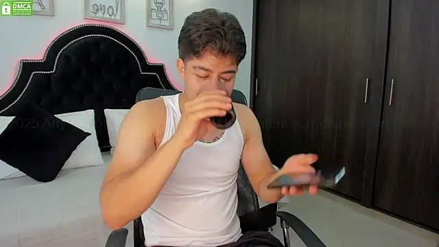 MaxxiCruz online show from March 2025 05:38:01 PM