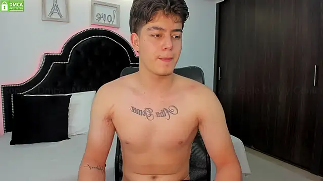 MaxxiCruz online show from March 2025 08:42:02 PM