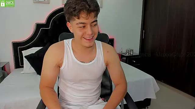 MaxxiCruz online show from March 2025 08:08:01 AM