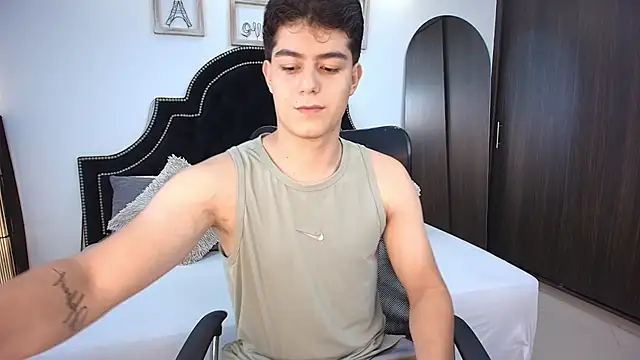 MaxxiCruz online show from September 2025 01:49:02 AM