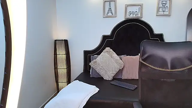 MaxxiCruz online show from September 2025 11:50:01 PM