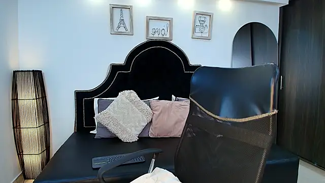 MaxxiCruz online show from September 2025 12:58:02 AM