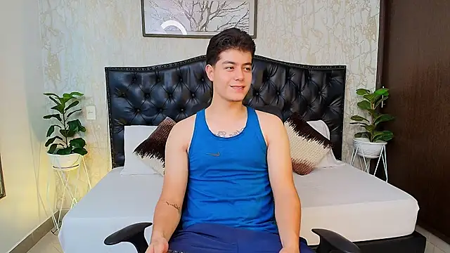 MaxxiCruz online show from September 2025 03:33:02 AM