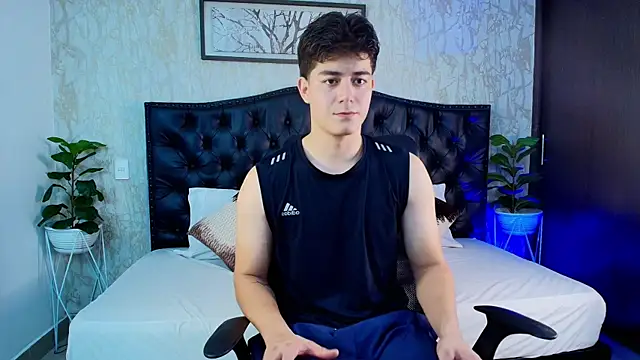 MaxxiCruz online show from October 2025 04:42:01 AM