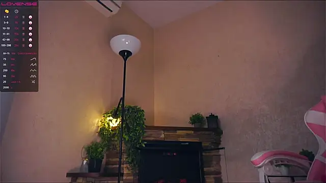 Snapshot of LynetBurby chatting on March 2025 10:11:02 AM LynetBurby online show from March 2025 10:11:02 AM