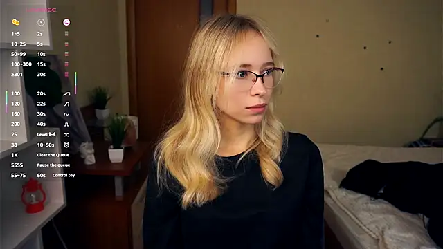 Snapshot of LynetBurby chatting on October 2025 03:12:01 PM LynetBurby online show from October 2025 03:12:01 PM