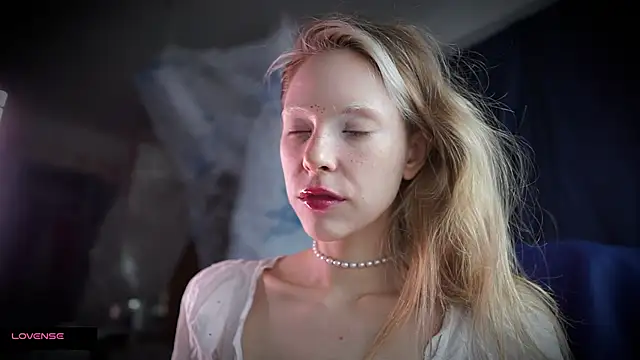  Phantom thread  online show from November 2025 10:58:01 AM