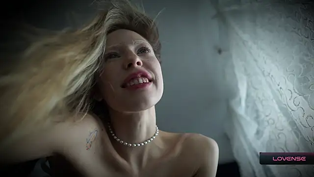 Snapshot of _Phantom_thread_ chatting on December 2025 09:25:01 AM Phantom thread online show from December 2025 09:25:01 AM