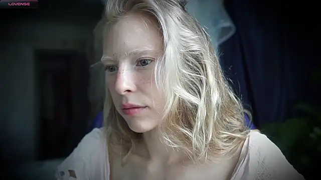 Snapshot of _Phantom_thread_ chatting on August 2026 11:52:01 AM Phantom thread online show from August 2026 11:52:01 AM