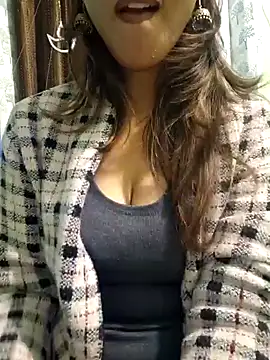 Snapshot of MIss-Naina chatting on December 2024 04:58:02 AM MIss-Naina online show from December 2024 04:58:02 AM