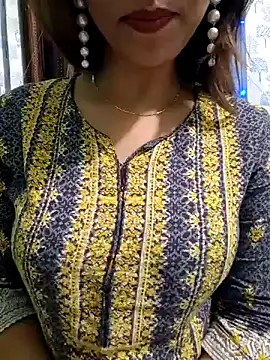 Snapshot of MIss-Naina chatting on January 2025 10:43:01 AM MIss-Naina online show from January 2025 10:43:01 AM