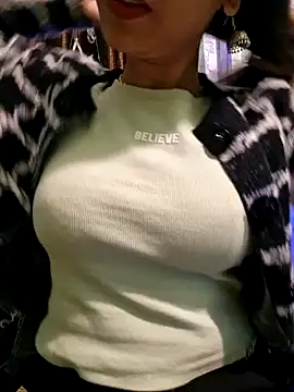 Snapshot of MIss-Naina chatting on January 2025 09:57:02 PM MIss-Naina online show from January 2025 09:57:02 PM