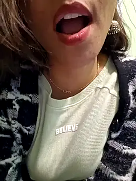 Snapshot of MIss-Naina chatting on January 2025 04:04:01 AM MIss-Naina online show from January 2025 04:04:01 AM