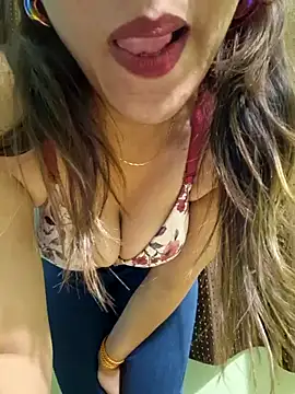 Snapshot of MIss-Naina chatting on February 2025 02:00:01 AM MIss-Naina online show from February 2025 02:00:01 AM