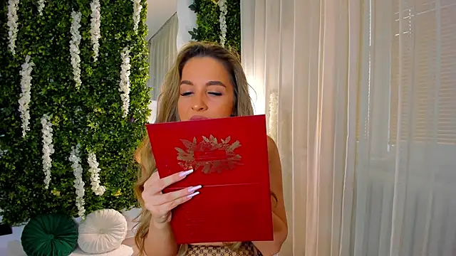 Snapshot of VivienCarter chatting on February 2025 06:43:02 AM VivienCarter online show from February 2025 06:43:02 AM